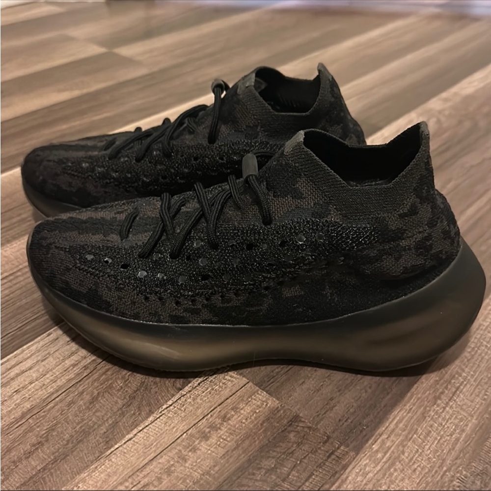 Yeezy Boost 380 ONYX - Picture 2 of 3